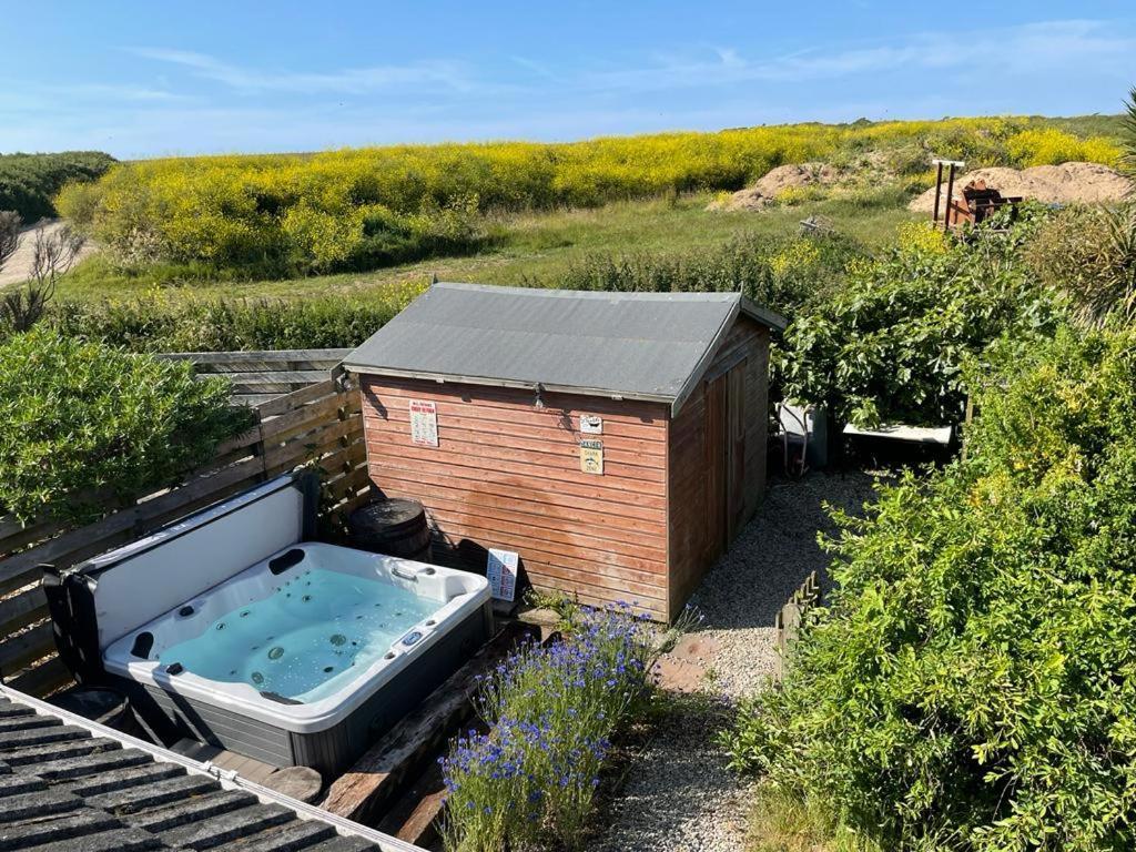 Baywatch Mawgan Porth Spacious Home Sleeps 9, Games Room, Parking & Garden Exterior foto